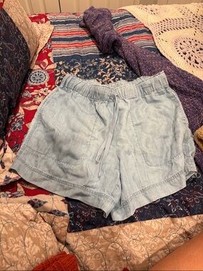Light Blue Women's Drawstring Linen-Blend Shorts